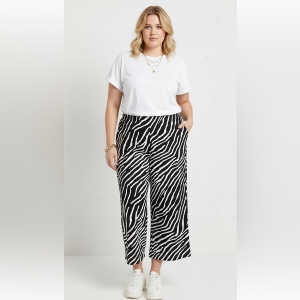 H&M Highrise Ankle Length Cropped Zebra Pants Black & White Size XX Large